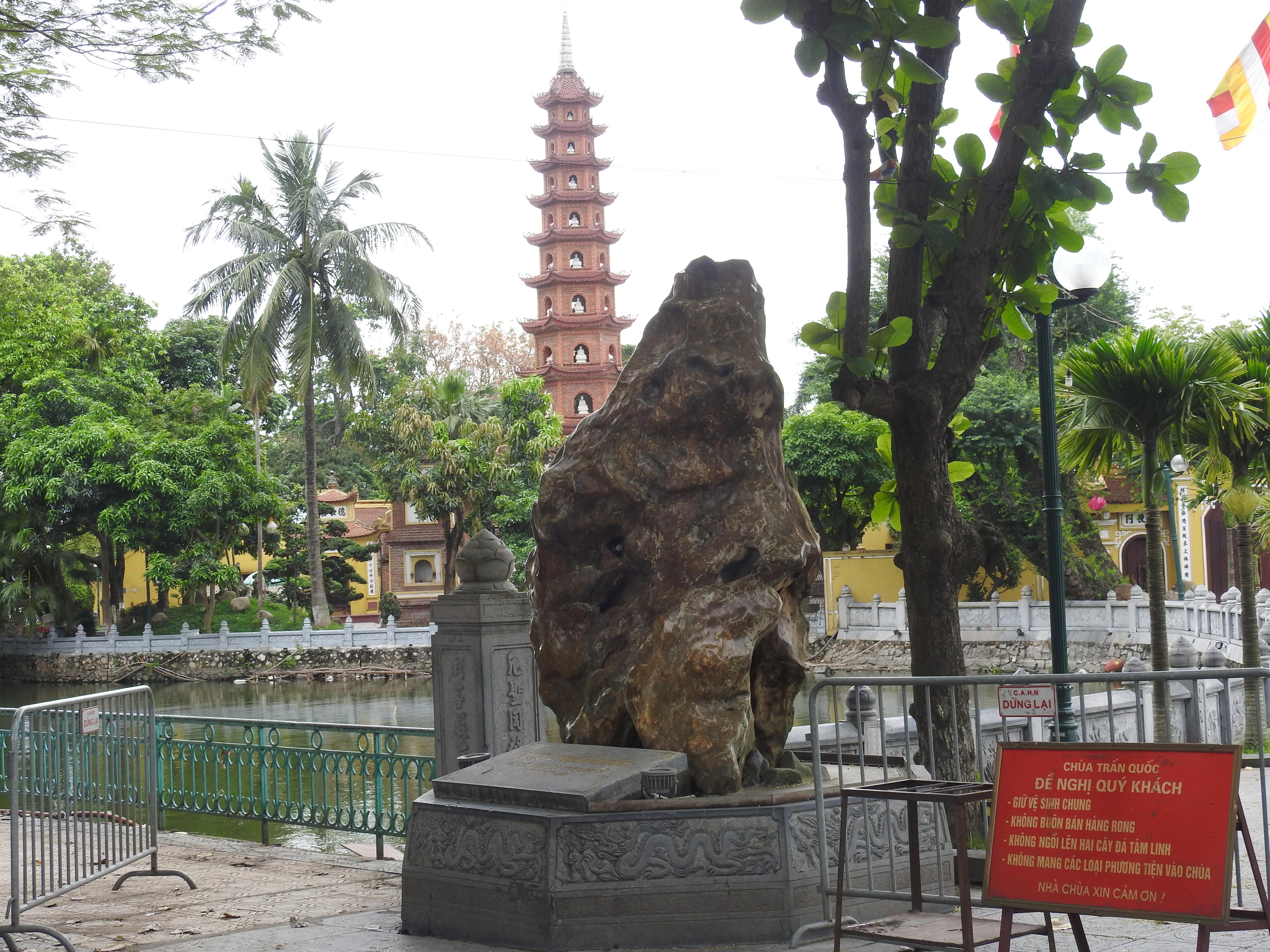 Dù đã hết cách li, nhiều điểm du lịch ở Hà Nội vẫn tiếp tục 'cửa đóng then cài' - Ảnh 5. Dù đã hết cách li, nhiều điểm du lịch ở Hà Nội vẫn tiếp tục 'cửa đóng then cài' - Ảnh 5.