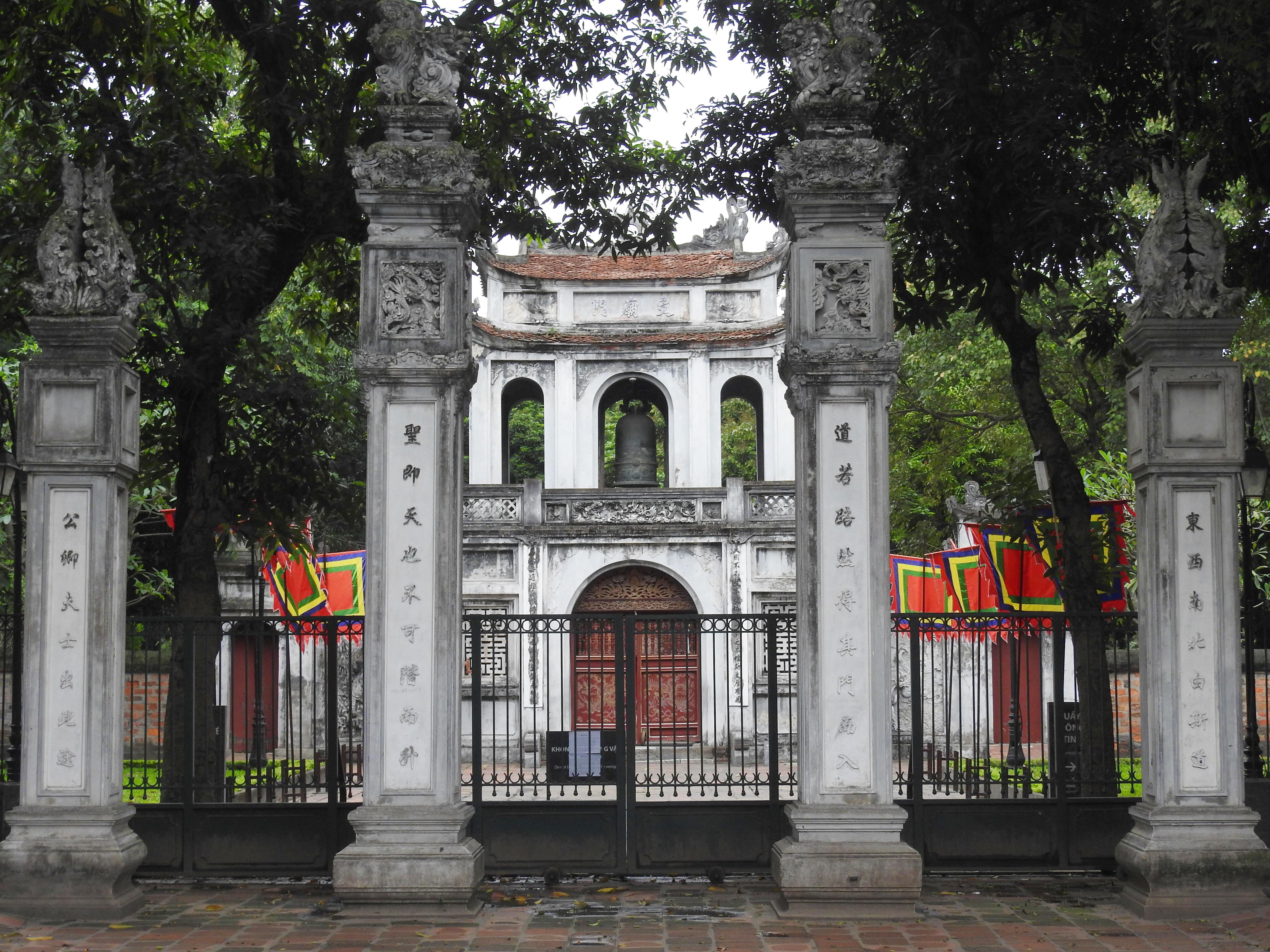 Dù đã hết cách li, nhiều điểm du lịch ở Hà Nội vẫn tiếp tục 'cửa đóng then cài' - Ảnh 15. Dù đã hết cách li, nhiều điểm du lịch ở Hà Nội vẫn tiếp tục 'cửa đóng then cài' - Ảnh 15.