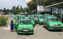 TP HCM cho taxi, xe công nghệ, xe khách liên tỉnh hoạt động lại từ hôm nay, xe buýt phải dừng tới 3/5