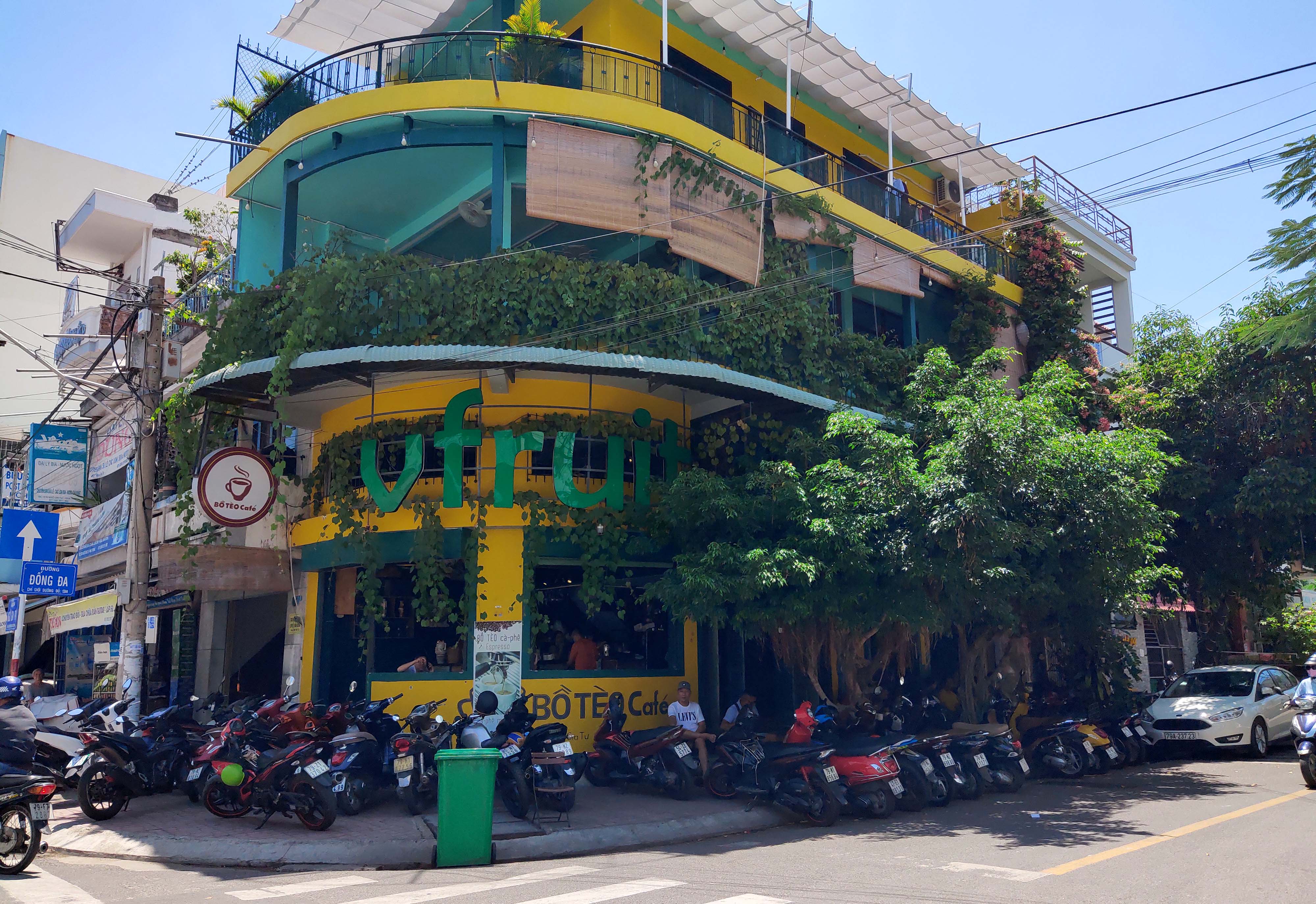 Nha Trang: Nhiều quán cà phê mở cửa trở lại trong ngày đầu nới lỏng giãn cách xã hội - Ảnh 10. Nha Trang: Nhiều quán cà phê mở cửa trở lại trong ngày đầu nới lỏng giãn cách xã hội - Ảnh 10.