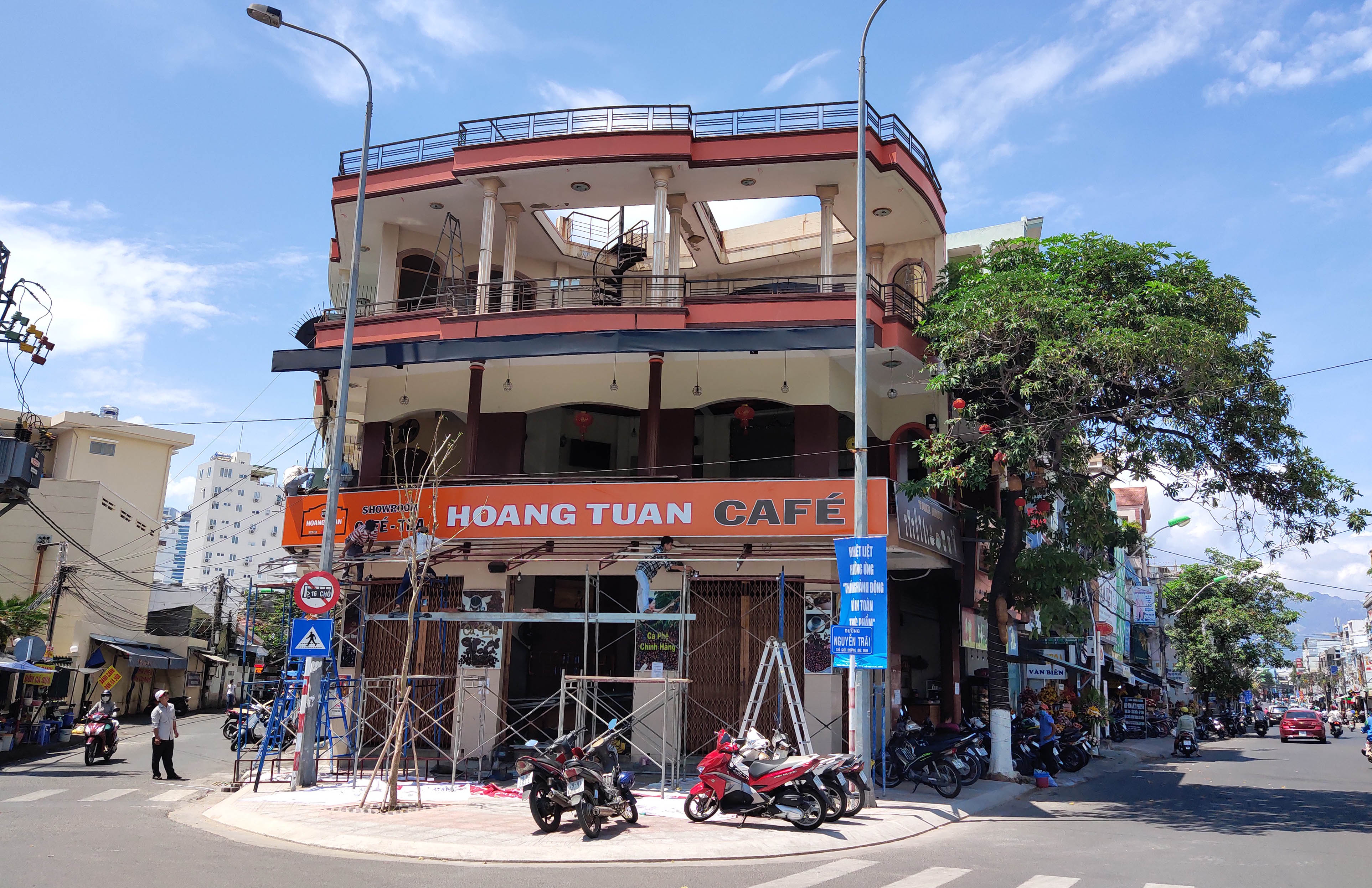 Nha Trang: Nhiều quán cà phê mở cửa trở lại trong ngày đầu nới lỏng giãn cách xã hội - Ảnh 9. Nha Trang: Nhiều quán cà phê mở cửa trở lại trong ngày đầu nới lỏng giãn cách xã hội - Ảnh 9.
