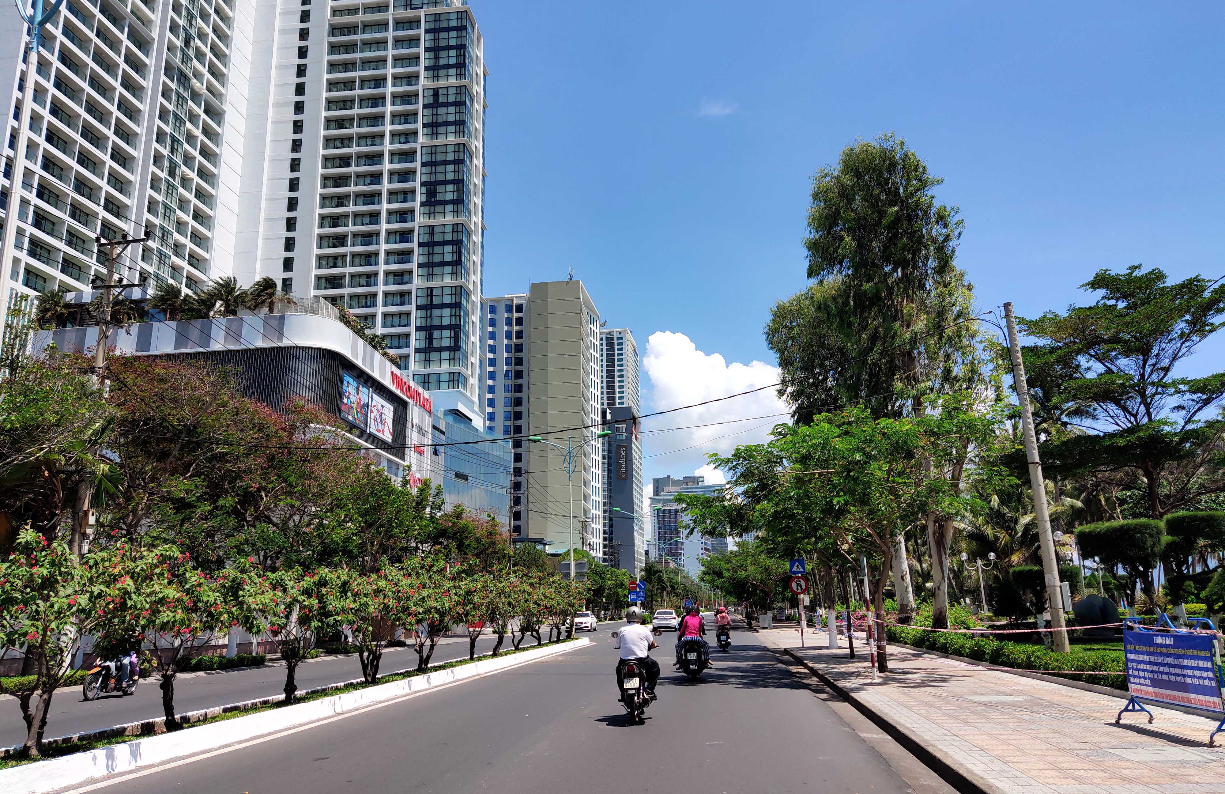 Nha Trang: Nhiều quán cà phê mở cửa trở lại trong ngày đầu nới lỏng giãn cách xã hội - Ảnh 5. Nha Trang: Nhiều quán cà phê mở cửa trở lại trong ngày đầu nới lỏng giãn cách xã hội - Ảnh 5.