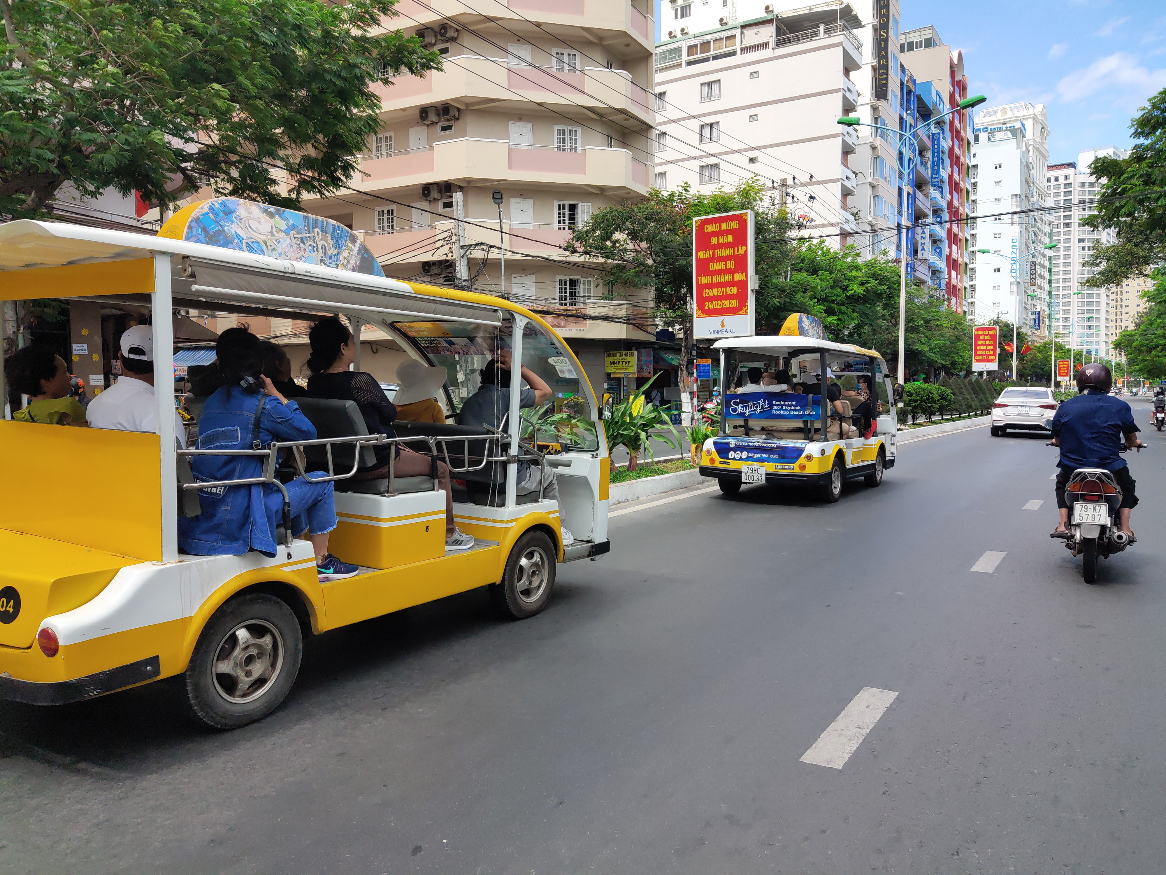 Khánh Hòa: Xe khách, xe buýt, taxi... được hoạt động trở lại - Ảnh 1. Khánh Hòa: Xe khách, xe buýt, taxi... được hoạt động trở lại - Ảnh 1.