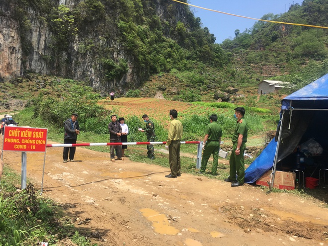 Dỡ phong tỏa thị trấn Đồng Văn - Ảnh 1. Dỡ phong tỏa thị trấn Đồng Văn - Ảnh 1.