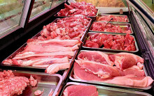 Giá cả thị trường hôm nay 24/4: Các siêu đẩy mạnh bán thịt heo nhập khẩu