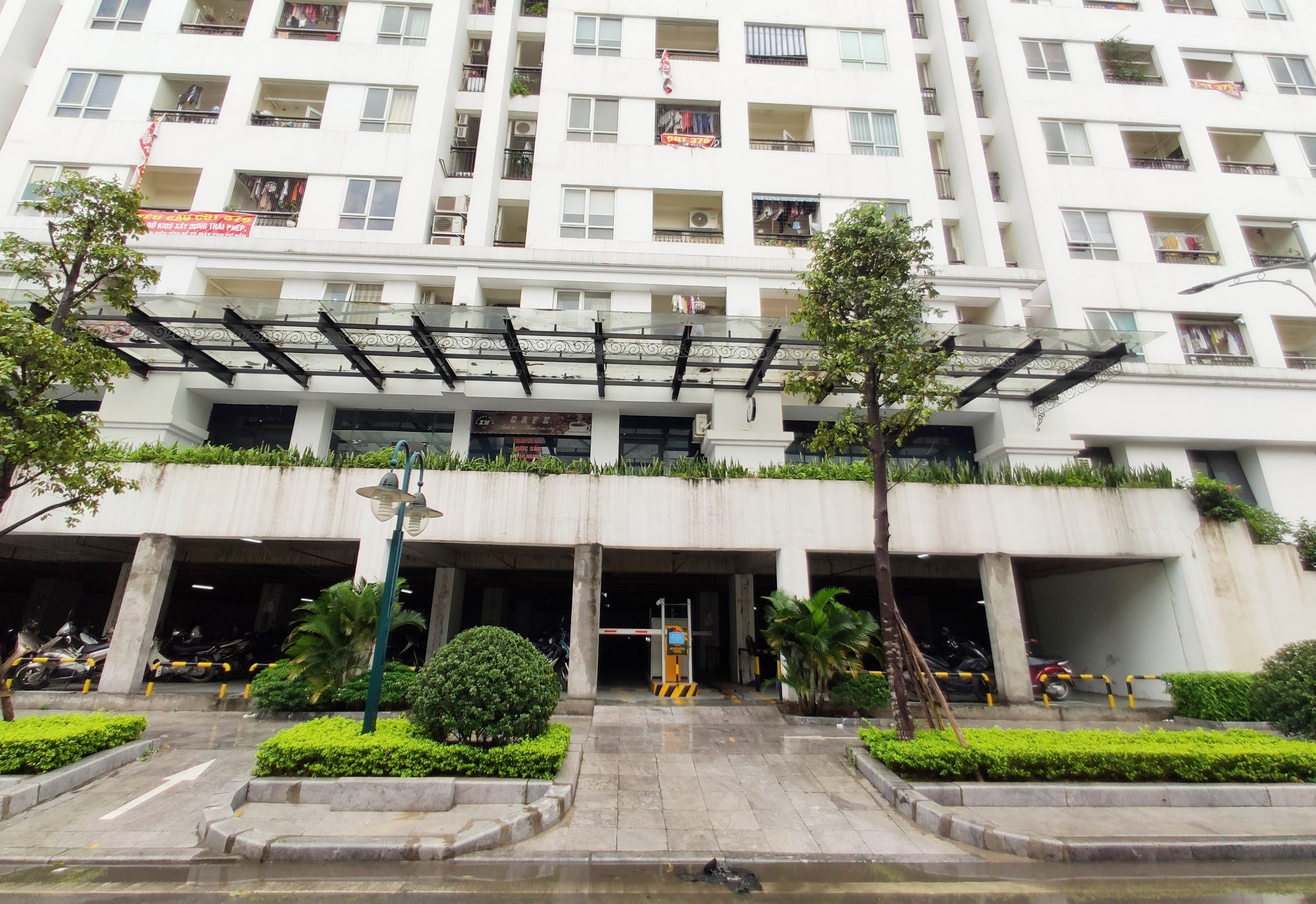 Cận cảnh chung cư Athena Complex của Công ty 379 bị cưỡng chế vi phạm - Ảnh 4. Cận cảnh chung cư Athena Complex của Công ty 379 bị cưỡng chế vi phạm - Ảnh 4.