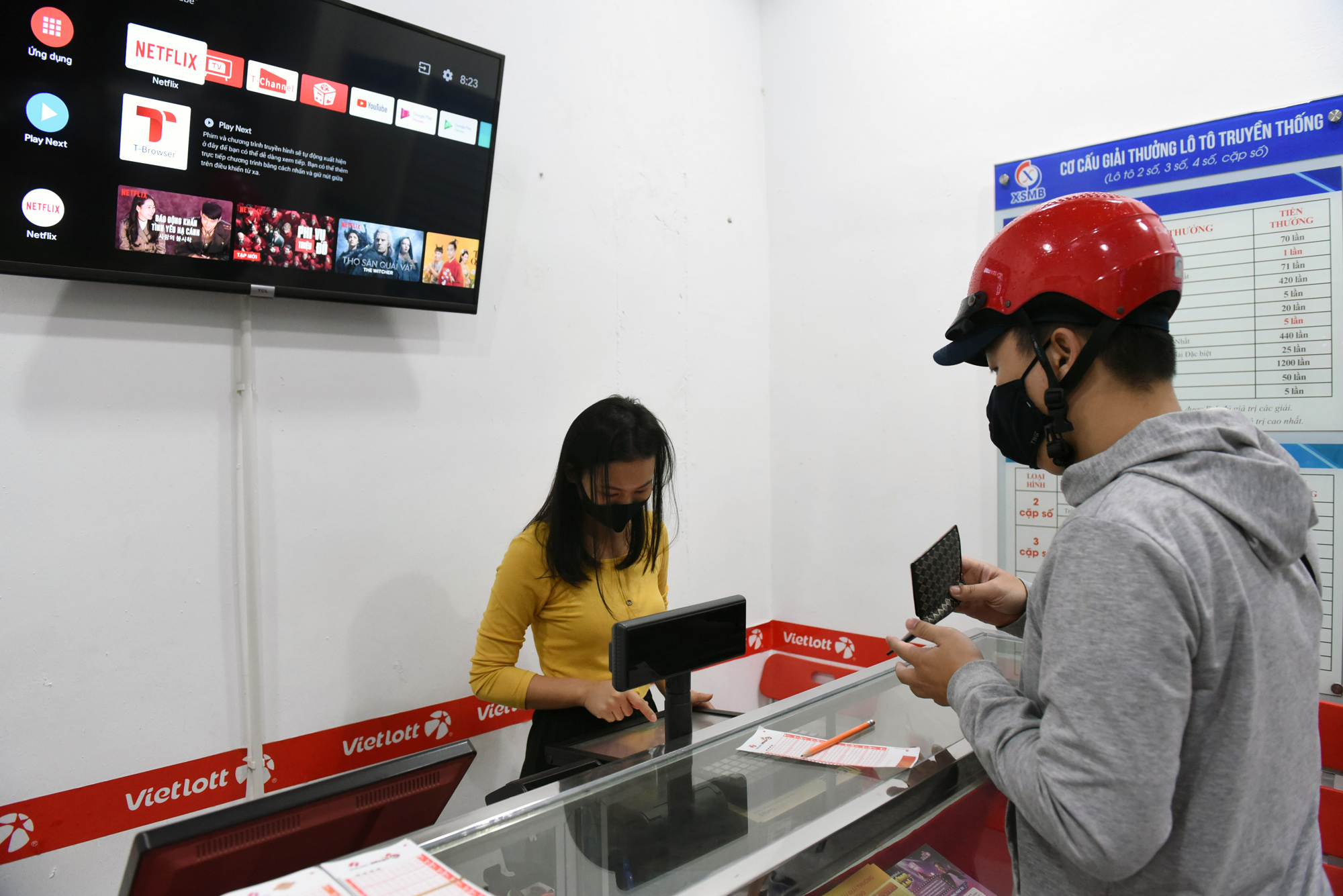 Nhịp sống Hà Nội dần trở lại bình thường sau khi hết cách li xã hội - Ảnh 17. Nhịp sống Hà Nội dần trở lại bình thường sau khi hết cách li xã hội - Ảnh 17.
