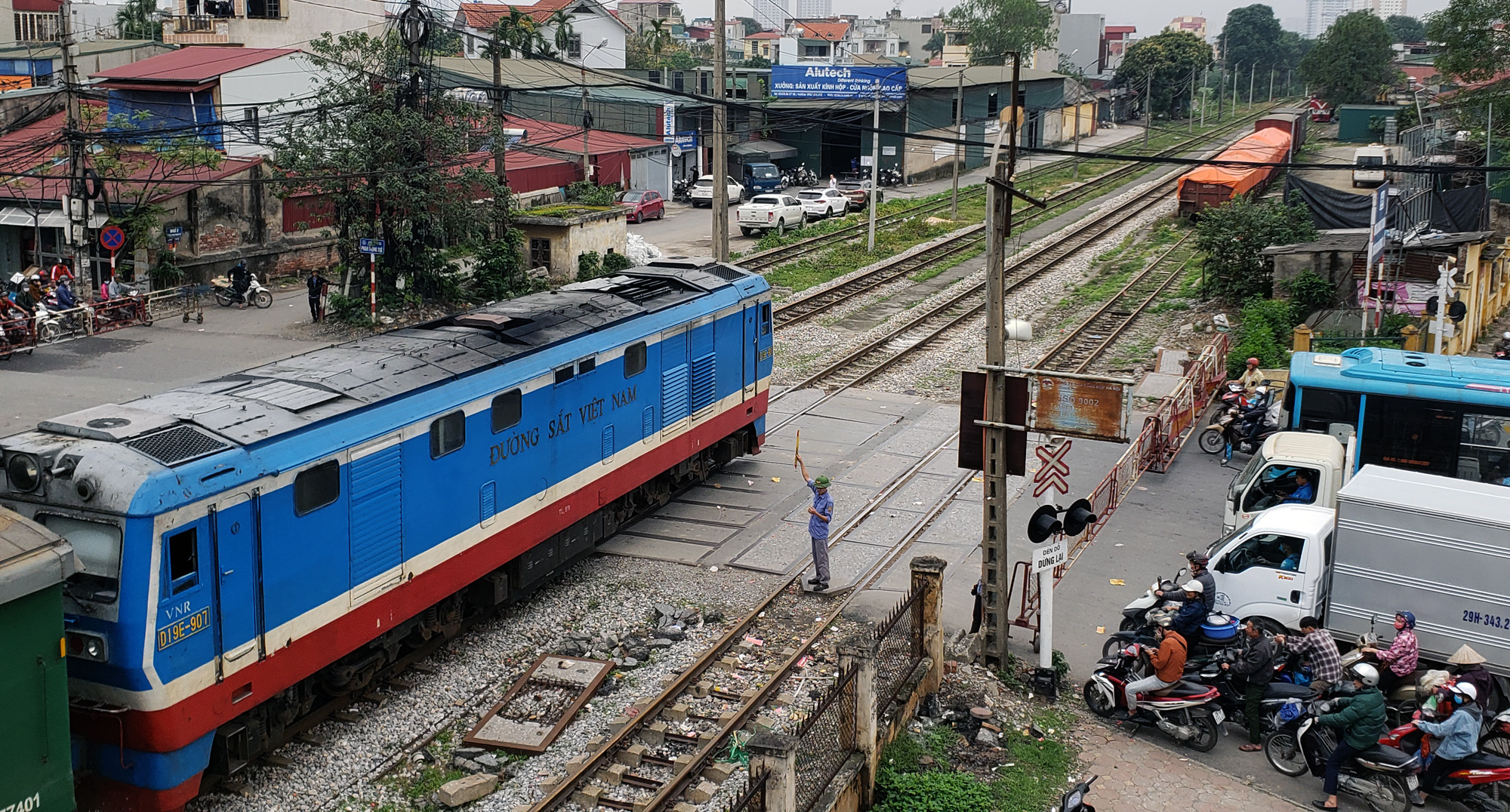 Đường sắt chạy thêm tàu địa phương phía Nam phục vụ nghỉ lễ 30/4 và 1/5 - Ảnh 1. Đường sắt chạy thêm tàu địa phương phía Nam phục vụ nghỉ lễ 30/4 và 1/5 - Ảnh 1.
