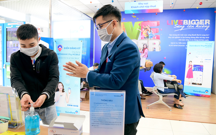 Sếp Vietcombank, Vietinbank, Agribank, SHB lo lợi nhuận giảm nghìn tỉ vì dịch Covid-19 - Ảnh 1. Sếp Vietcombank, Vietinbank, Agribank, SHB lo lợi nhuận giảm nghìn tỉ vì dịch Covid-19 - Ảnh 1.