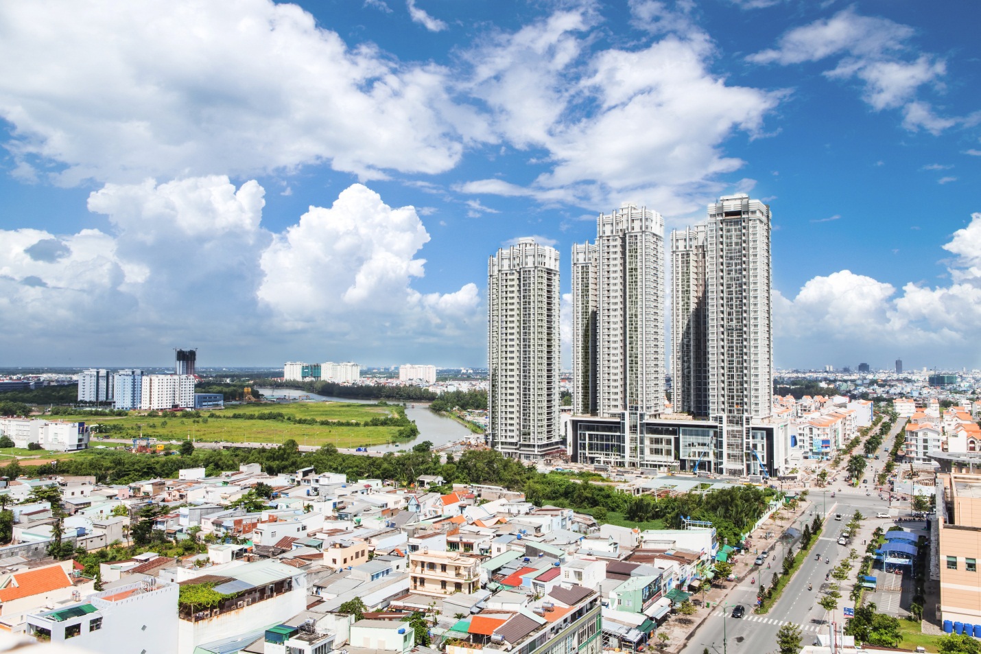 Khổ vì đại dịch, ế ẩm kéo dài, các đại gia địa ốc cầm cự được mấy tháng? - Ảnh 1.