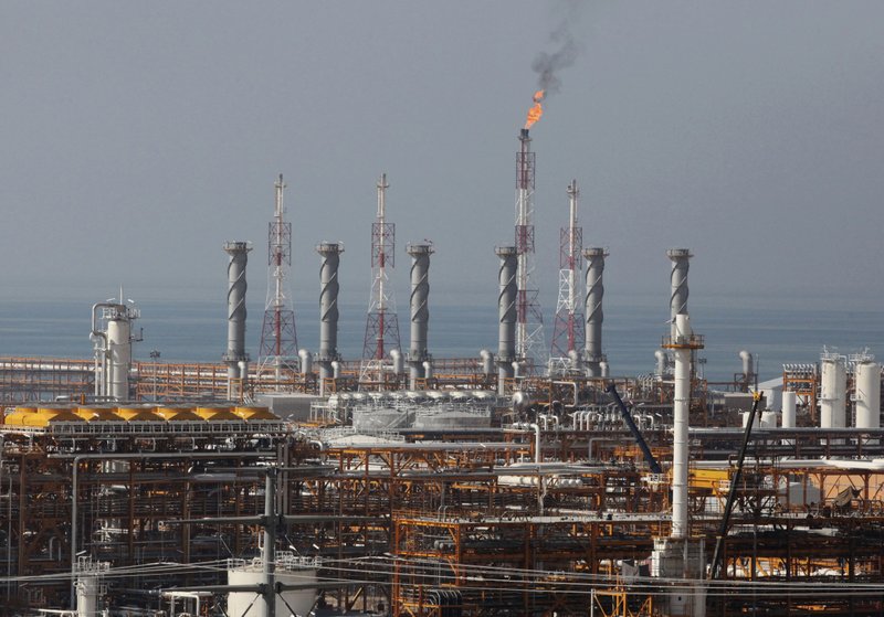 Giá xăng dầu hôm nay 25/4: Vọt tăng vì căng thẳng từ Mỹ - Iran - Ảnh 1. Giá xăng dầu hôm nay 25/4: Vọt tăng vì căng thẳng từ Mỹ - Iran - Ảnh 1.