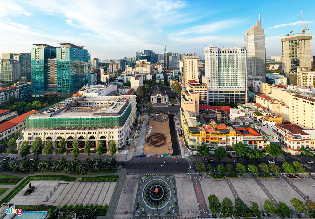 Rào chắn ga Nhà hát TP HCM trước ngày tháo dỡ - Ảnh 1. Rào chắn ga Nhà hát TP HCM trước ngày tháo dỡ - Ảnh 1.