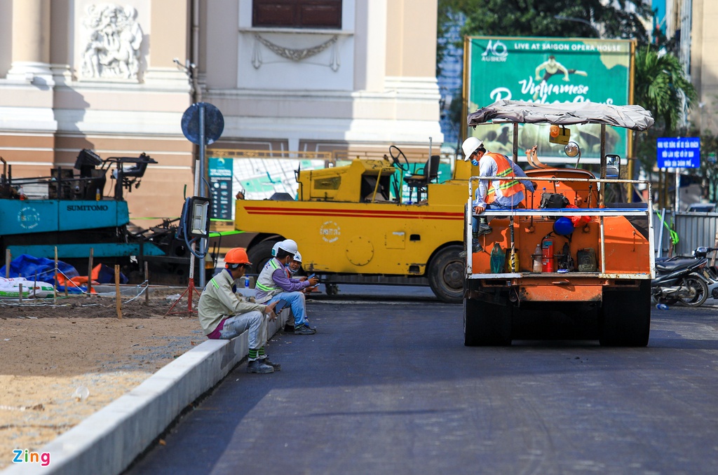 Rào chắn ga Nhà hát TP HCM trước ngày tháo dỡ - Ảnh 3. Rào chắn ga Nhà hát TP HCM trước ngày tháo dỡ - Ảnh 3.