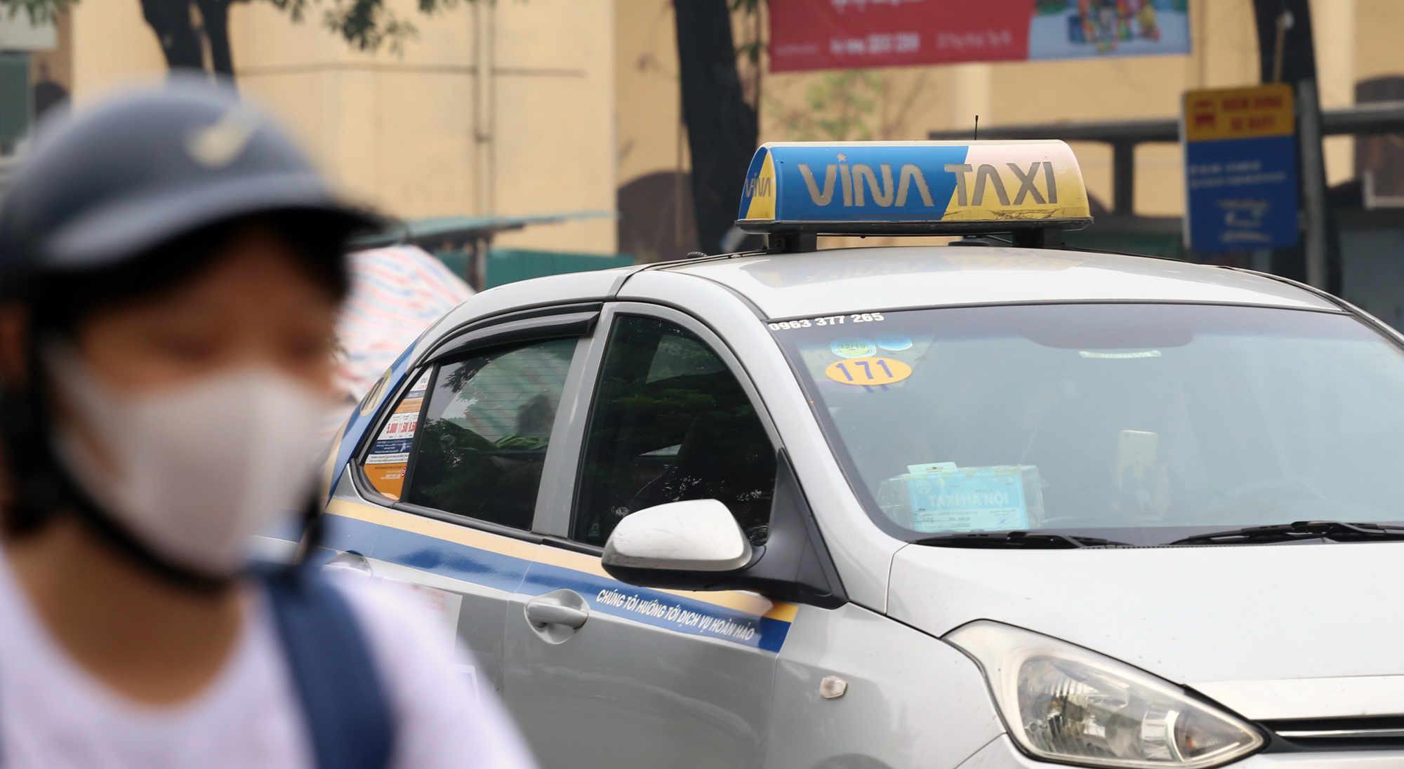 Hướng dẫn phòng dịch Covid-19 cho tài xế taxi Hà Nội khi hoạt động lại - Ảnh 1. Hướng dẫn phòng dịch Covid-19 cho tài xế taxi Hà Nội khi hoạt động lại - Ảnh 1.