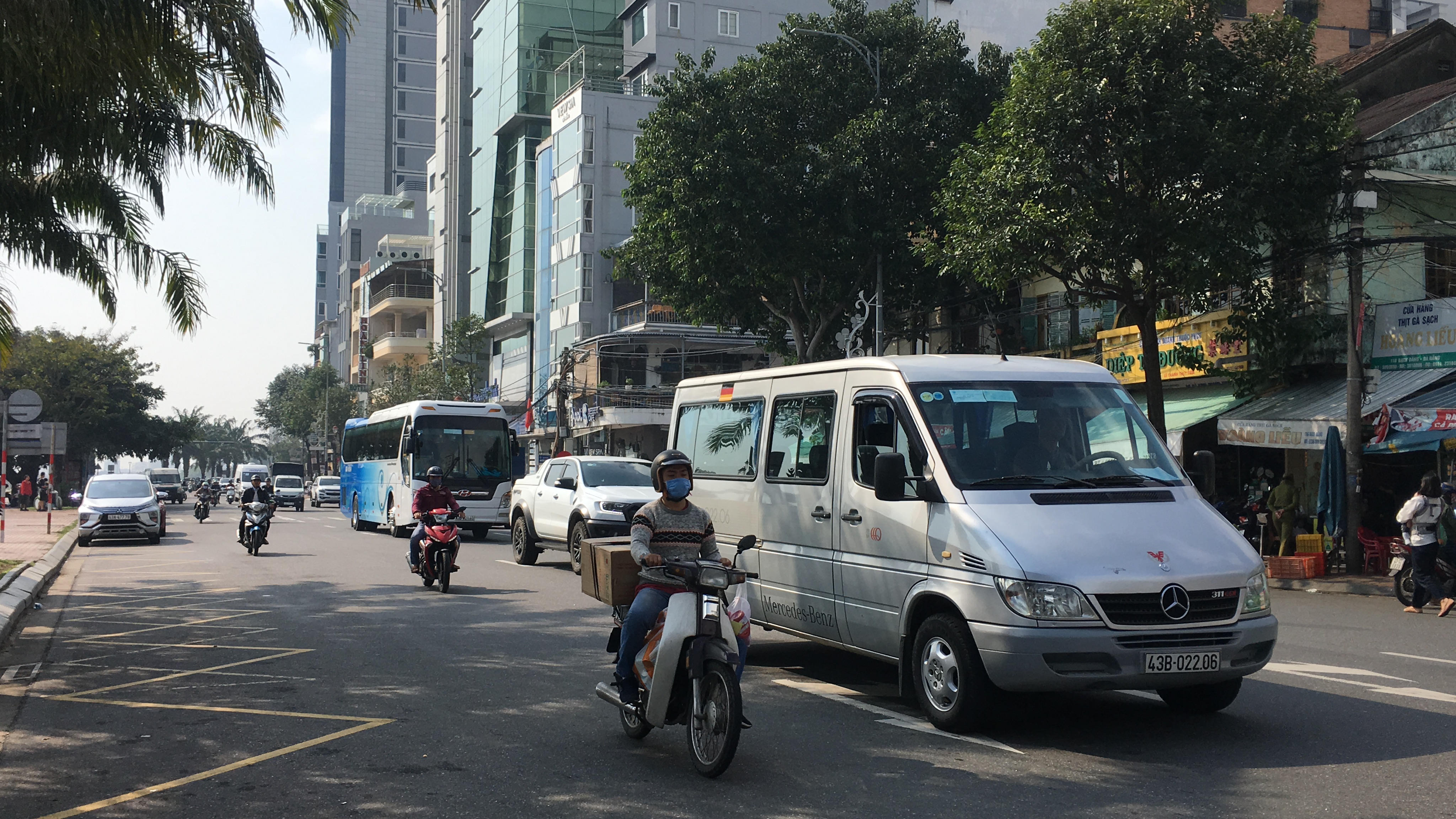 Đà Nẵng và Quảng Nam cho xe khách liên tỉnh hoạt động lại từ hôm nay 24/4 - Ảnh 1. Đà Nẵng và Quảng Nam cho xe khách liên tỉnh hoạt động lại từ hôm nay 24/4 - Ảnh 1.