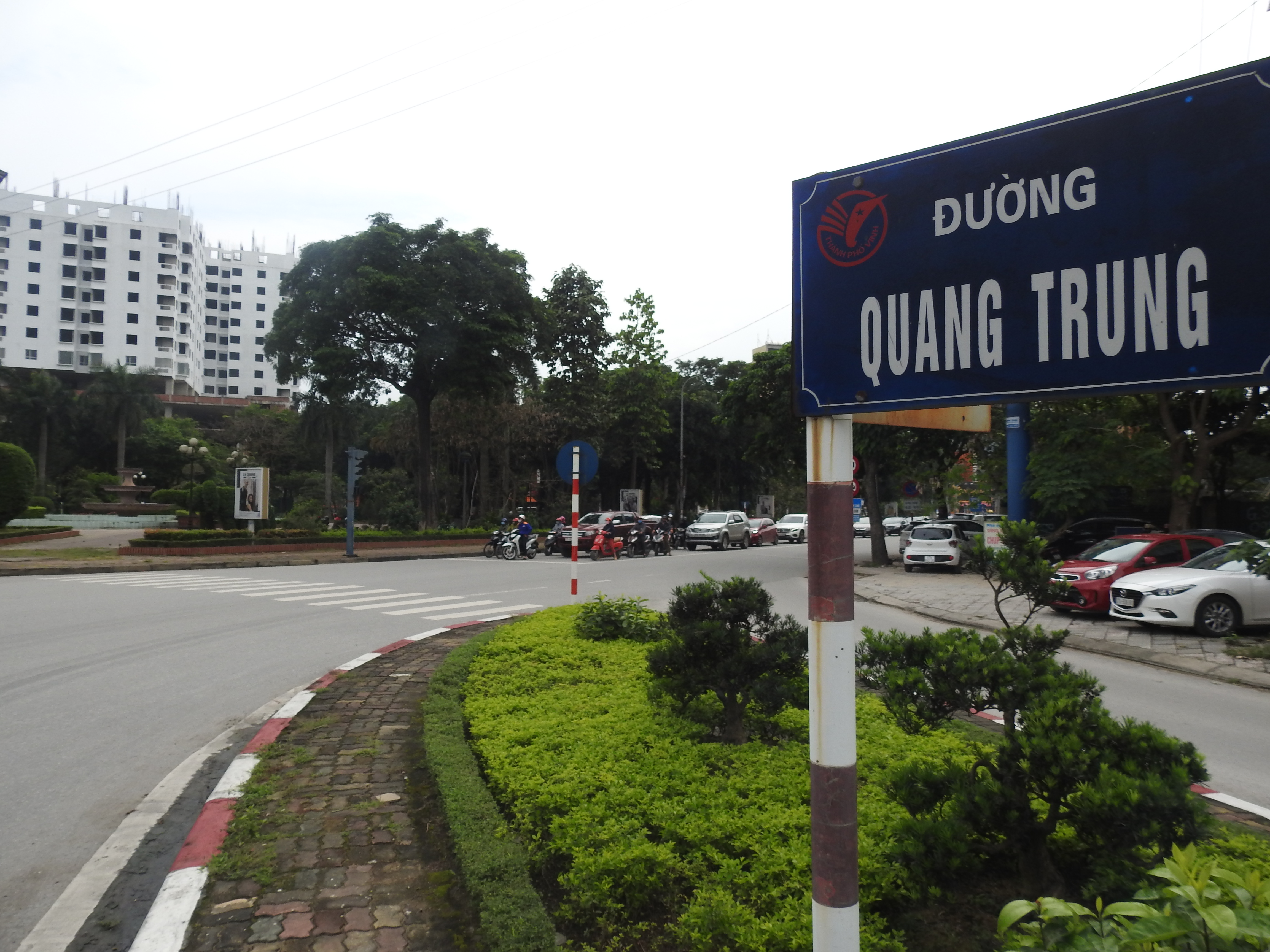 Nhịp sống tấp nập, hối hả của người dân TP Vinh sau chuỗi ngày cách li xã hội - Ảnh 7. Nhịp sống tấp nập, hối hả của người dân TP Vinh sau chuỗi ngày cách li xã hội - Ảnh 7.