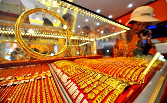 Giá vàng hôm nay 26/4: Chốt tuần ngưỡng cao, chưa tìm được xu hướng mới - Ảnh 2. Giá vàng hôm nay 26/4: Chốt tuần ngưỡng cao, chưa tìm được xu hướng mới - Ảnh 2.