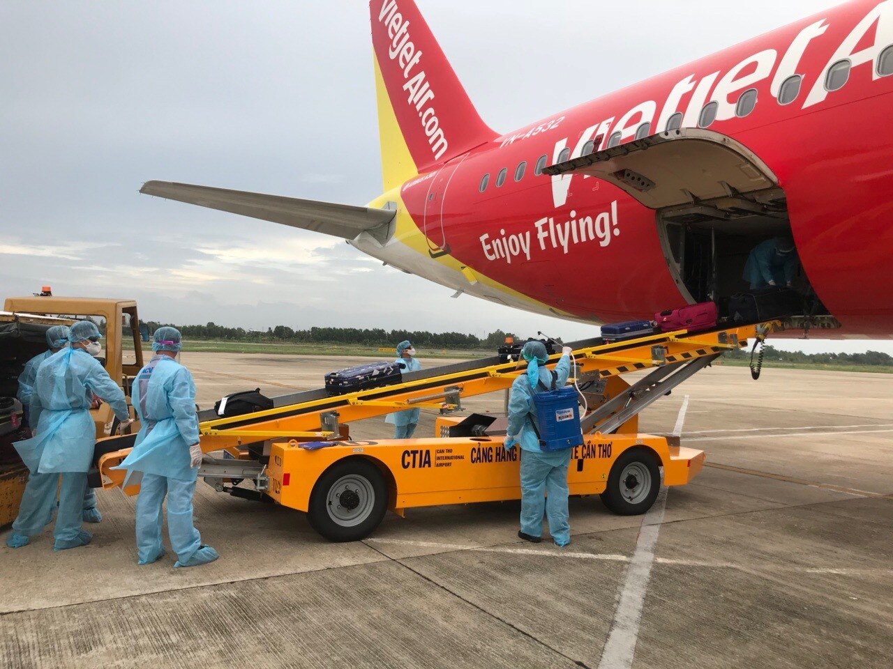 Đón hơn 100 công dân Việt Nam tại Indonesia về nước - Ảnh 2.