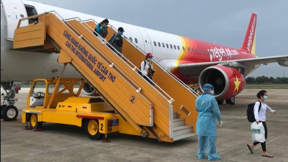 Đón hơn 100 công dân Việt Nam tại Indonesia về nước - Ảnh 1.