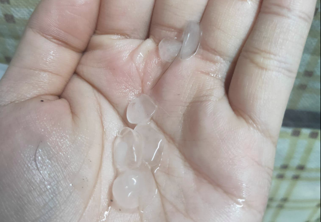 Vì sao TP HCM mưa đá giữa ngày nắng nóng? - Ảnh 1. Vì sao TP HCM mưa đá giữa ngày nắng nóng? - Ảnh 1.