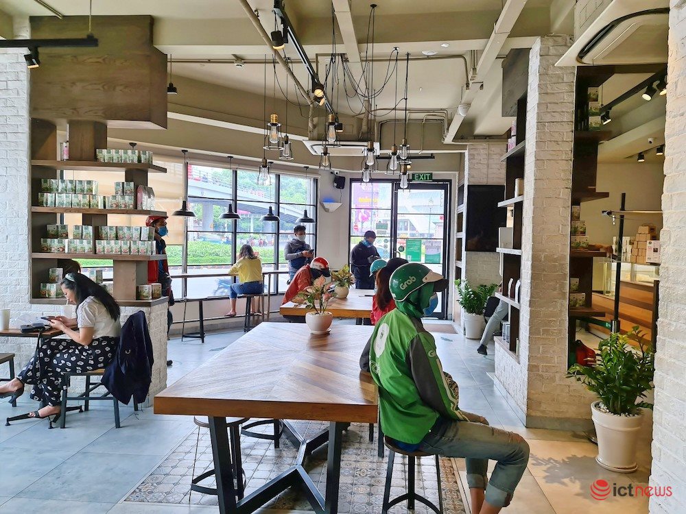TP HCM: Mua đồ ăn qua mạng không giảm sau dừng cách li - Ảnh 1. TP HCM: Mua đồ ăn qua mạng không giảm sau dừng cách li - Ảnh 1.