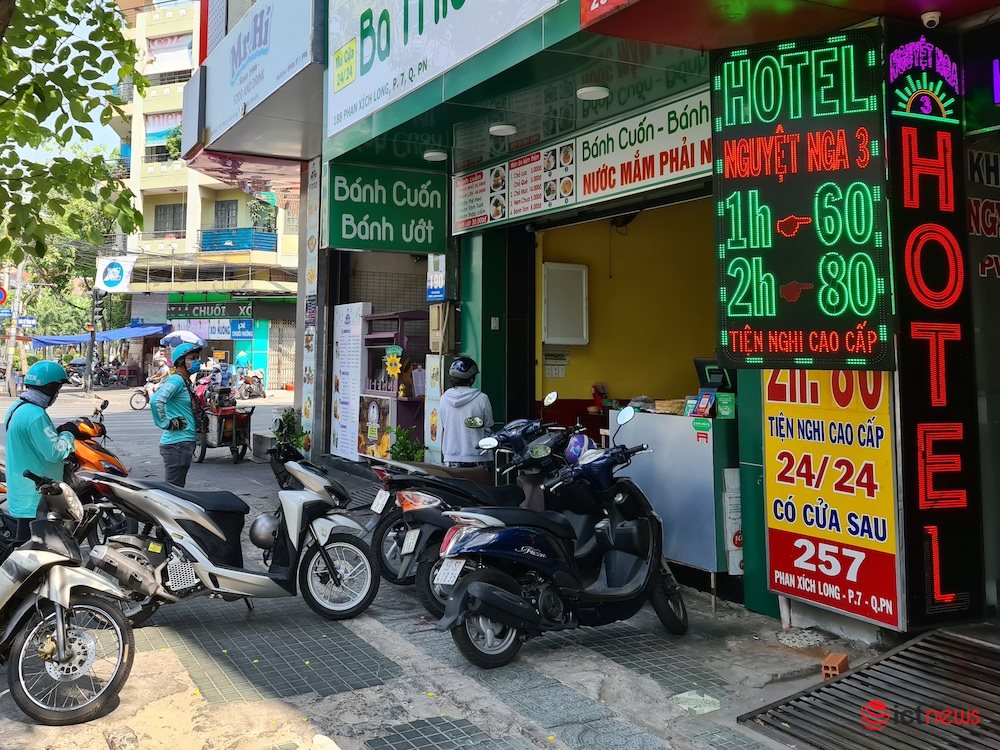 TP HCM: Mua đồ ăn qua mạng không giảm sau dừng cách li - Ảnh 2. TP HCM: Mua đồ ăn qua mạng không giảm sau dừng cách li - Ảnh 2.