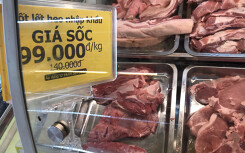 Thịt heo nhập khẩu bán đầy siêu thị, giá chỉ từ 42.000 đồng/kg, rẻ bằng 1/3 giá thịt trong nước