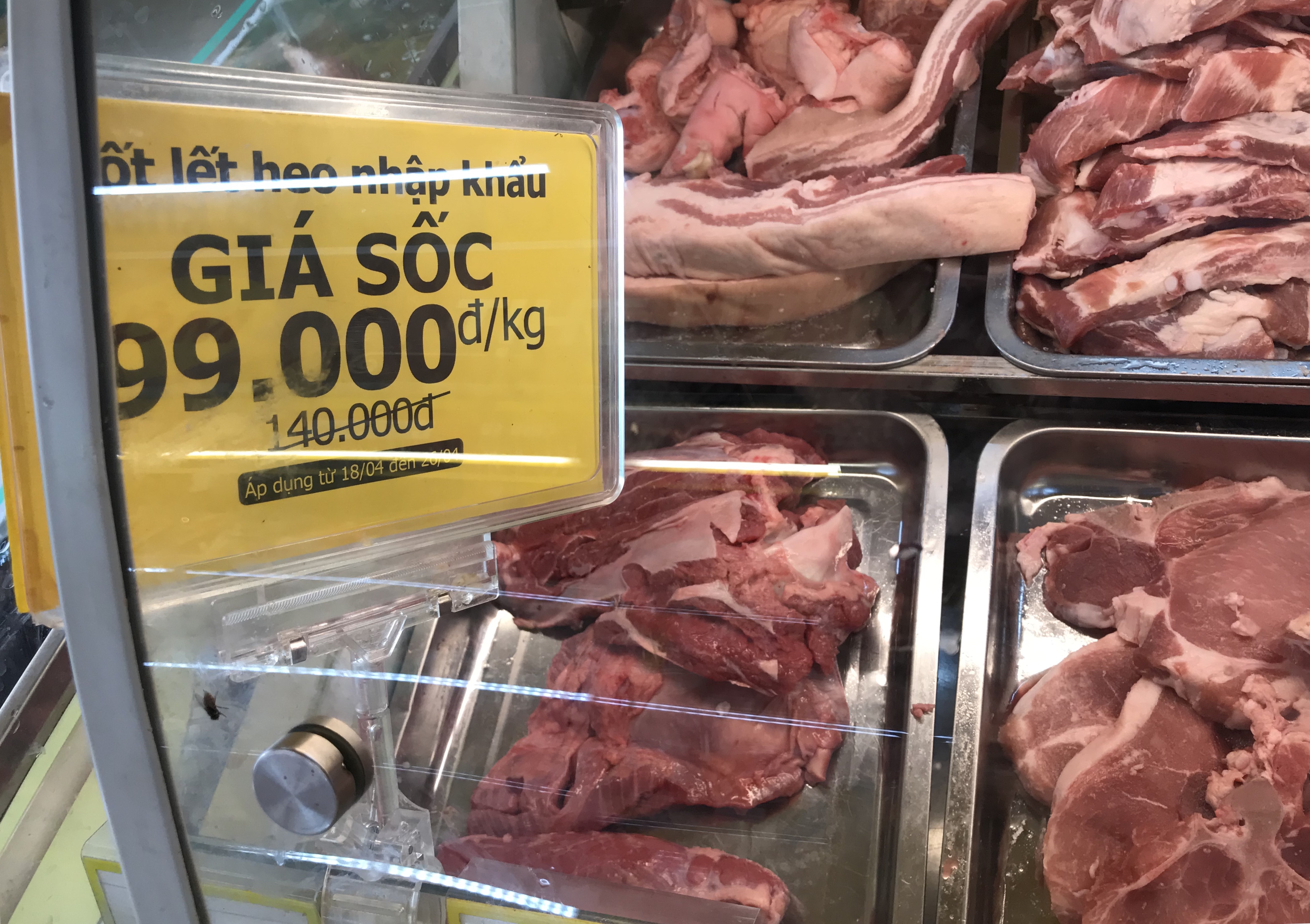 Thịt heo nhập khẩu bán đầy siêu thị, giá chỉ từ 42.000 đồng/kg, thấp hơn 3 lần so với thịt trong nước - Ảnh 2.