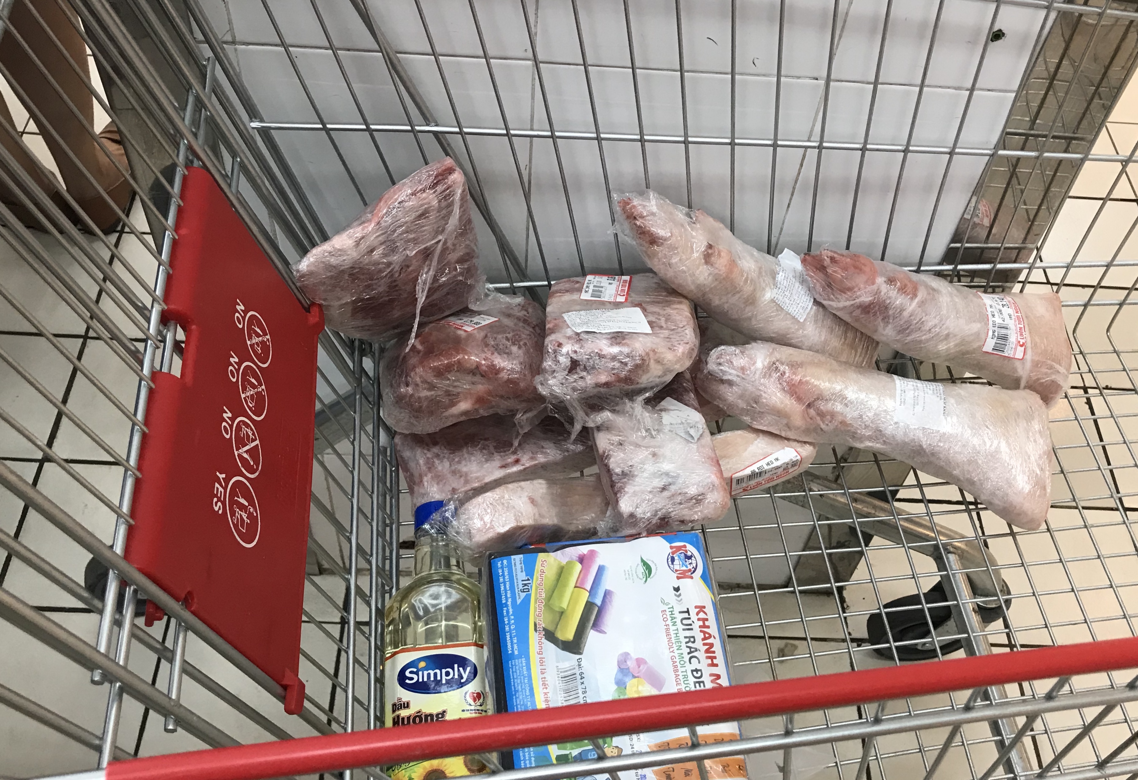 Thịt heo nhập khẩu bán đầy siêu thị, giá chỉ từ 42.000 đồng/kg, thấp hơn 3 lần so với thịt trong nước - Ảnh 4.