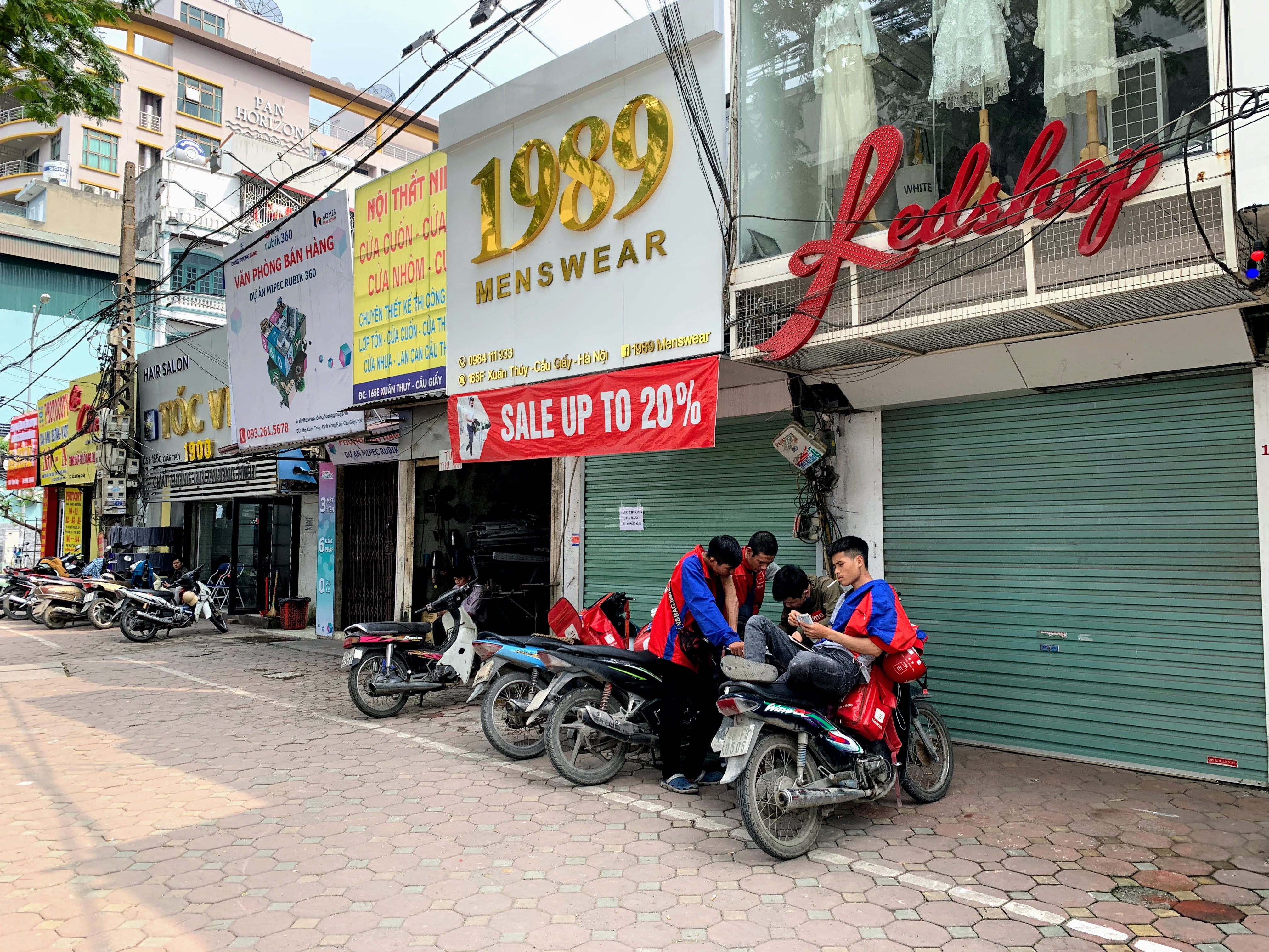 Khai trương cửa hàng mới, chuyển đổi kinh doanh, tuyển thêm nhân viên,... các doanh nghiệp Việt đang vực dậy sau bão Corona - Ảnh 4. Khai trương cửa hàng mới, chuyển đổi kinh doanh, tuyển thêm nhân viên,... các doanh nghiệp Việt đang vực dậy sau bão Corona - Ảnh 4.