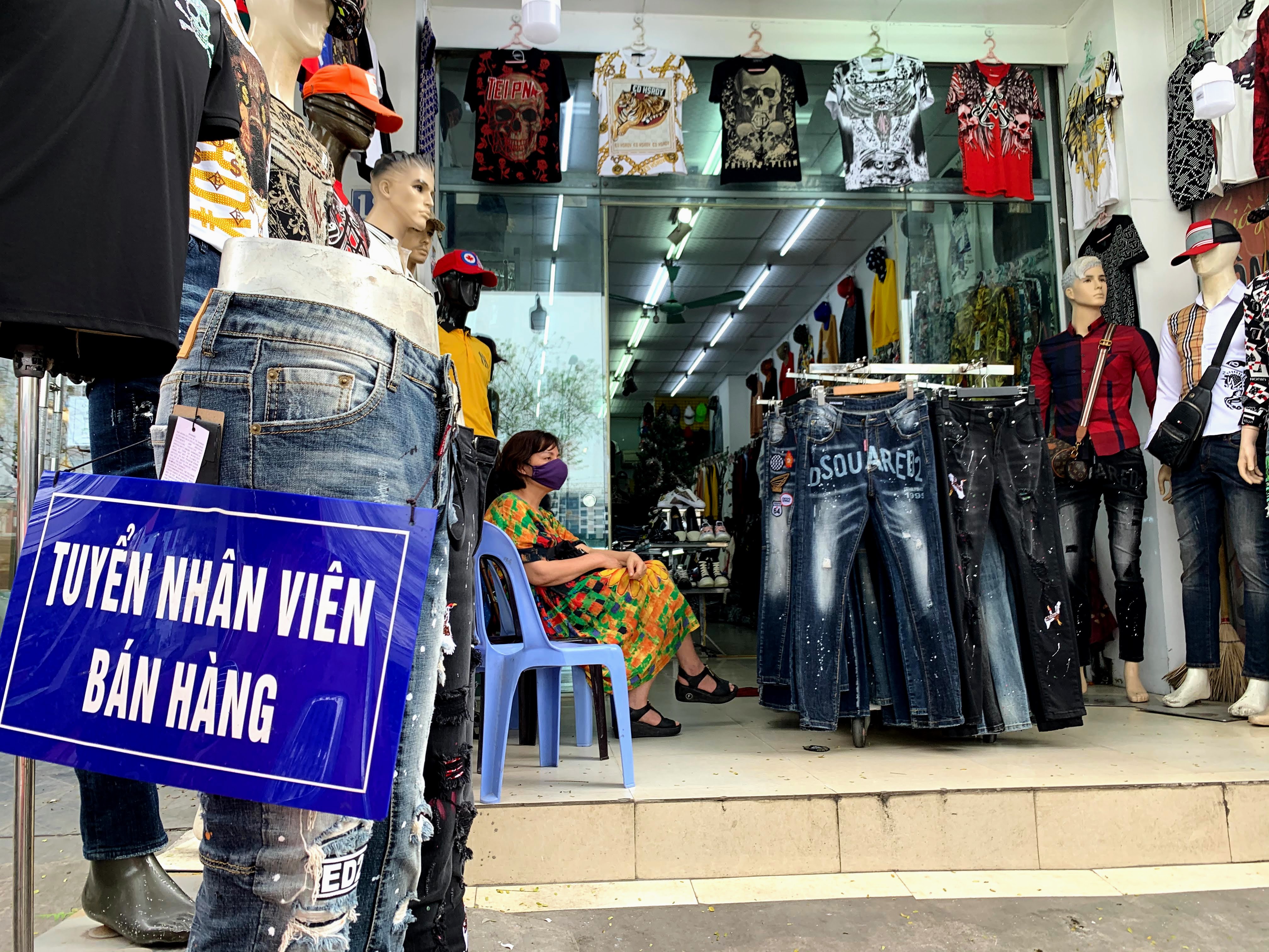 Khai trương cửa hàng mới, chuyển đổi kinh doanh, tuyển thêm nhân viên,... các doanh nghiệp Việt đang vực dậy sau bão Corona - Ảnh 2. Khai trương cửa hàng mới, chuyển đổi kinh doanh, tuyển thêm nhân viên,... các doanh nghiệp Việt đang vực dậy sau bão Corona - Ảnh 2.