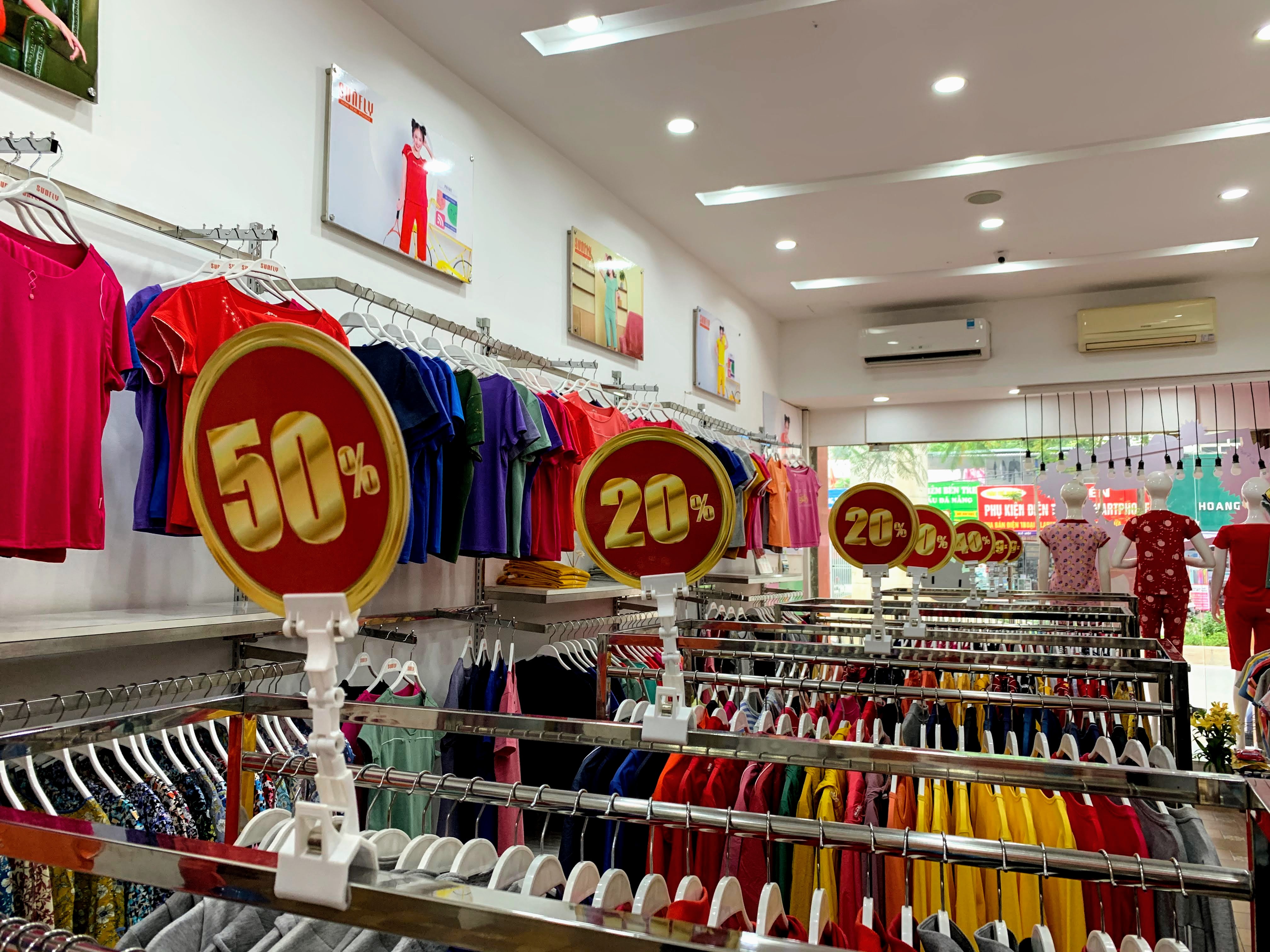 Khai trương cửa hàng mới, chuyển đổi kinh doanh, tuyển thêm nhân viên,... các doanh nghiệp Việt đang vực dậy sau bão Corona - Ảnh 9. Khai trương cửa hàng mới, chuyển đổi kinh doanh, tuyển thêm nhân viên,... các doanh nghiệp Việt đang vực dậy sau bão Corona - Ảnh 9.