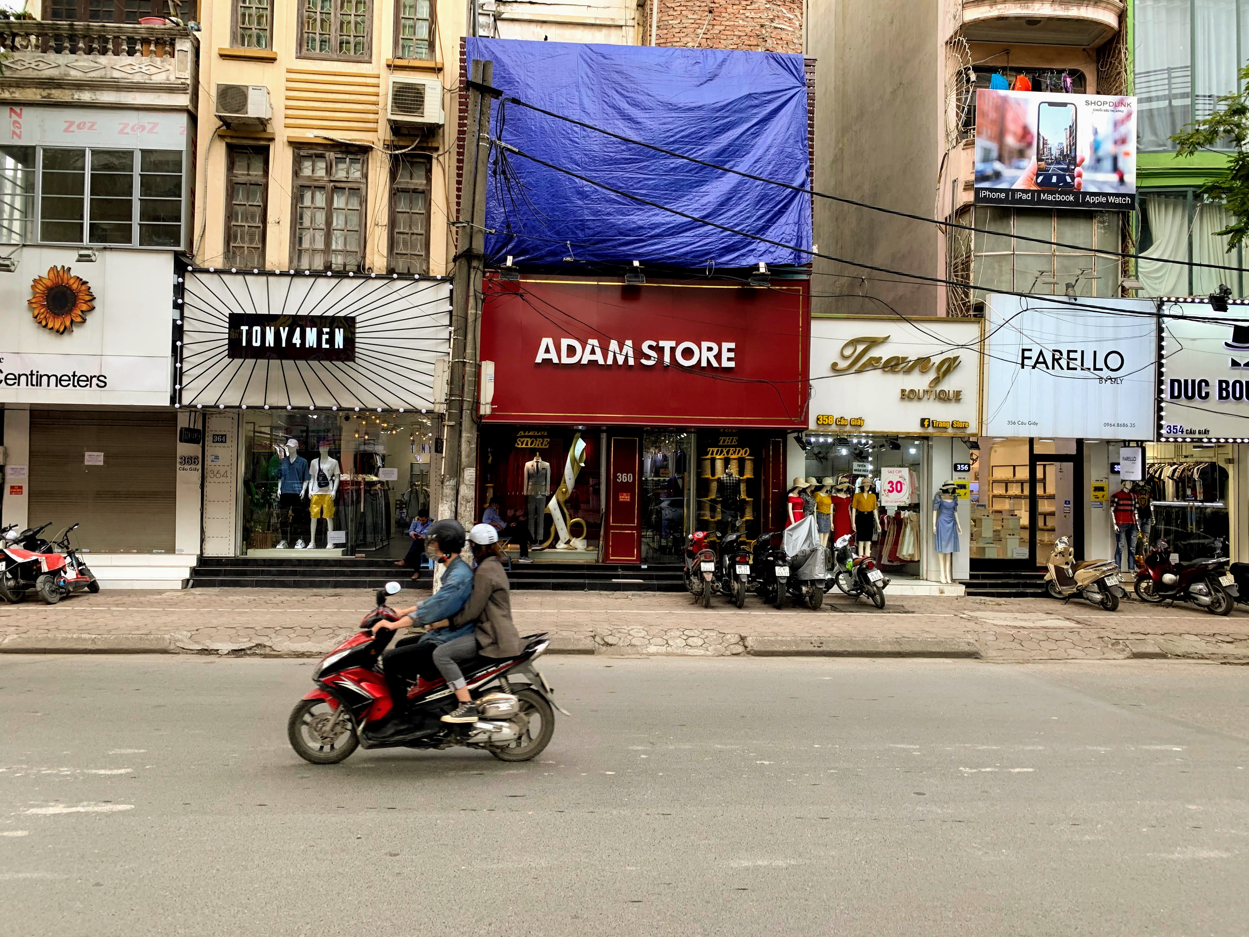 Khai trương cửa hàng mới, chuyển đổi kinh doanh, tuyển thêm nhân viên,... các doanh nghiệp Việt đang vực dậy sau bão Corona - Ảnh 1. Khai trương cửa hàng mới, chuyển đổi kinh doanh, tuyển thêm nhân viên,... các doanh nghiệp Việt đang vực dậy sau bão Corona - Ảnh 1.