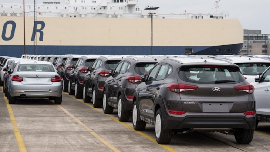 Hàng loạt xe Hyundai bị 'đắp chiếu' tại nhiều cảng ở Mỹ - Ảnh 1.