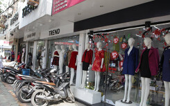 Hà Nội đề xuất cấm hàng quán không thiết yếu mở cửa trước 9h sáng