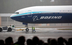 Giữa đại dịch Covid-19, Boeing chấm dứt hợp đồng sản xuất máy bay giá rẻ trị giá 4,2 tỉ USD