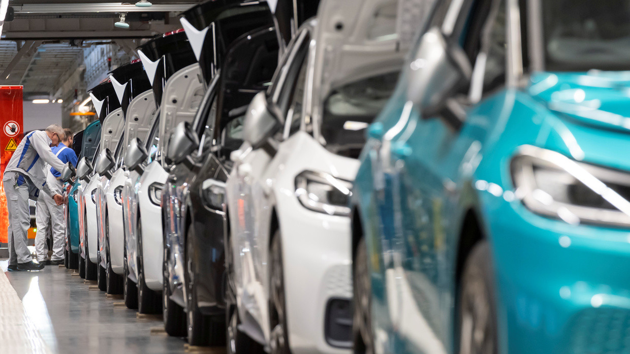Toyota, Volkswagen và Hyundai 'rộn ràng' khởi động lại các nhà máy sản xuất ô tô ở châu Âu sau dịch Covid - 19 - Ảnh 2. Toyota, Volkswagen và Hyundai 'rộn ràng' khởi động lại các nhà máy sản xuất ô tô ở châu Âu sau dịch Covid - 19 - Ảnh 2.
