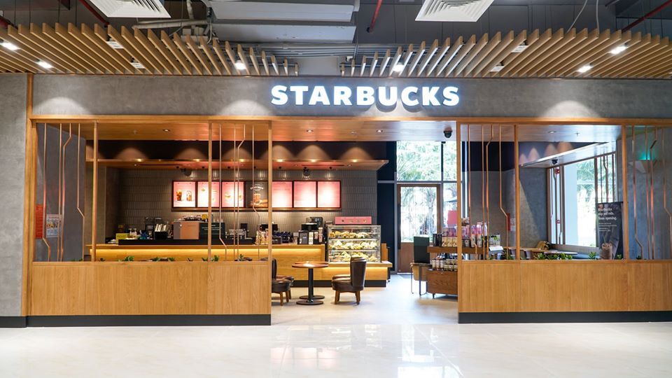 Starbucks rục rịch mở cửa trở lại sau hơn một tháng đóng quán vì Covid - 19 - Ảnh 1.