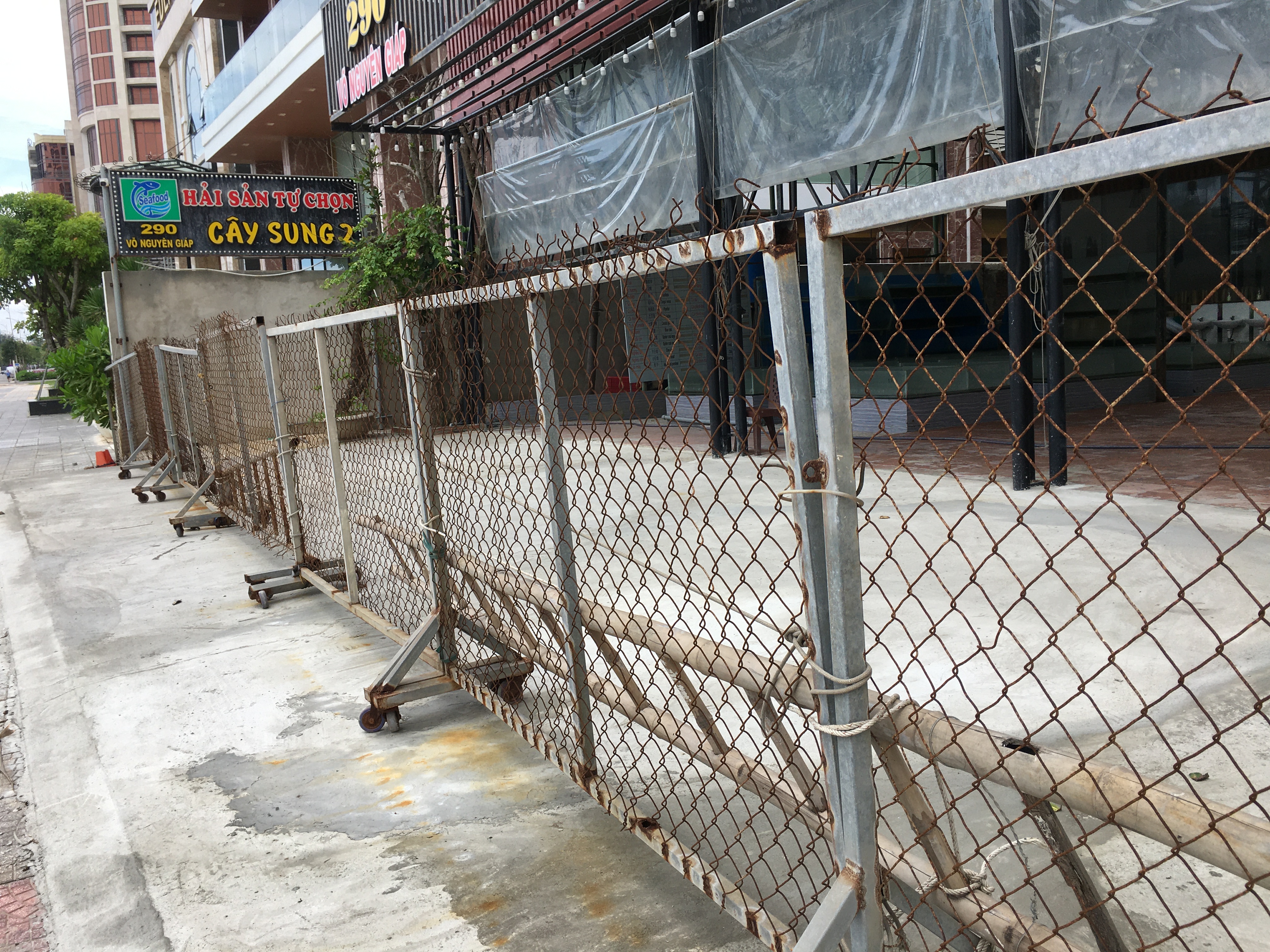 Khách sạn ở Đà Nẵng đóng cửa im ỉm dù chính quyền cho đón khách trở lại - Ảnh 10. Khách sạn ở Đà Nẵng đóng cửa im ỉm dù chính quyền cho đón khách trở lại - Ảnh 10.