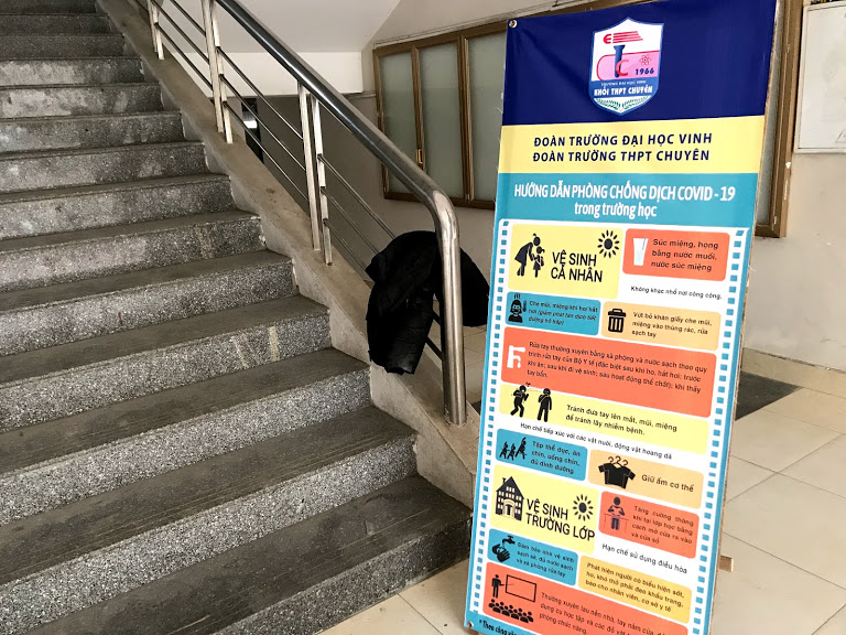 Nghệ An: Học sinh THPT trở lại trường sau thời gian cách li xã hội - Ảnh 10. Nghệ An: Học sinh THPT trở lại trường sau thời gian cách li xã hội - Ảnh 10.