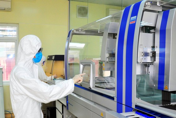 Thủ tướng chỉ đạo thanh tra các gói thầu mua máy xét nghiệm Covid-19 - Ảnh 1. Thủ tướng chỉ đạo thanh tra các gói thầu mua máy xét nghiệm Covid-19 - Ảnh 1.