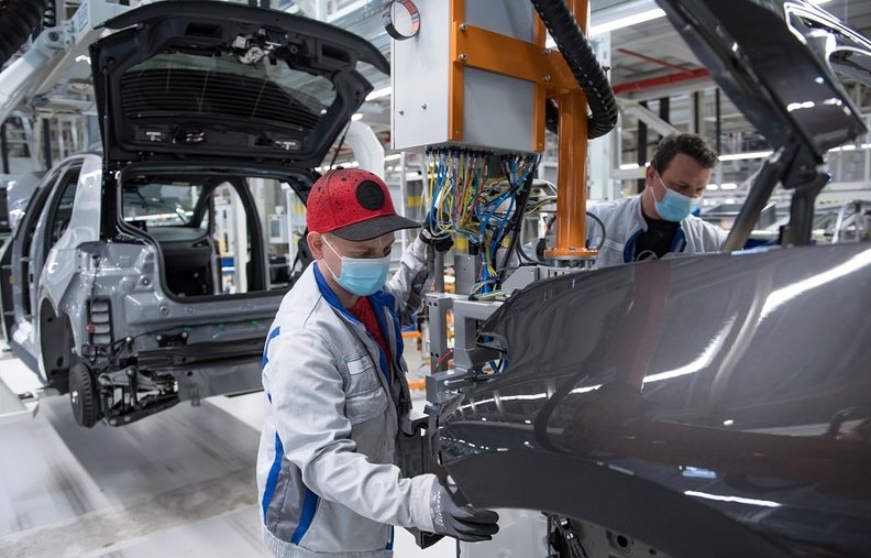Toyota, Volkswagen và Hyundai 'rộn ràng' khởi động lại các nhà máy sản xuất ô tô ở châu Âu sau dịch Covid - 19 - Ảnh 1. Toyota, Volkswagen và Hyundai 'rộn ràng' khởi động lại các nhà máy sản xuất ô tô ở châu Âu sau dịch Covid - 19 - Ảnh 1.