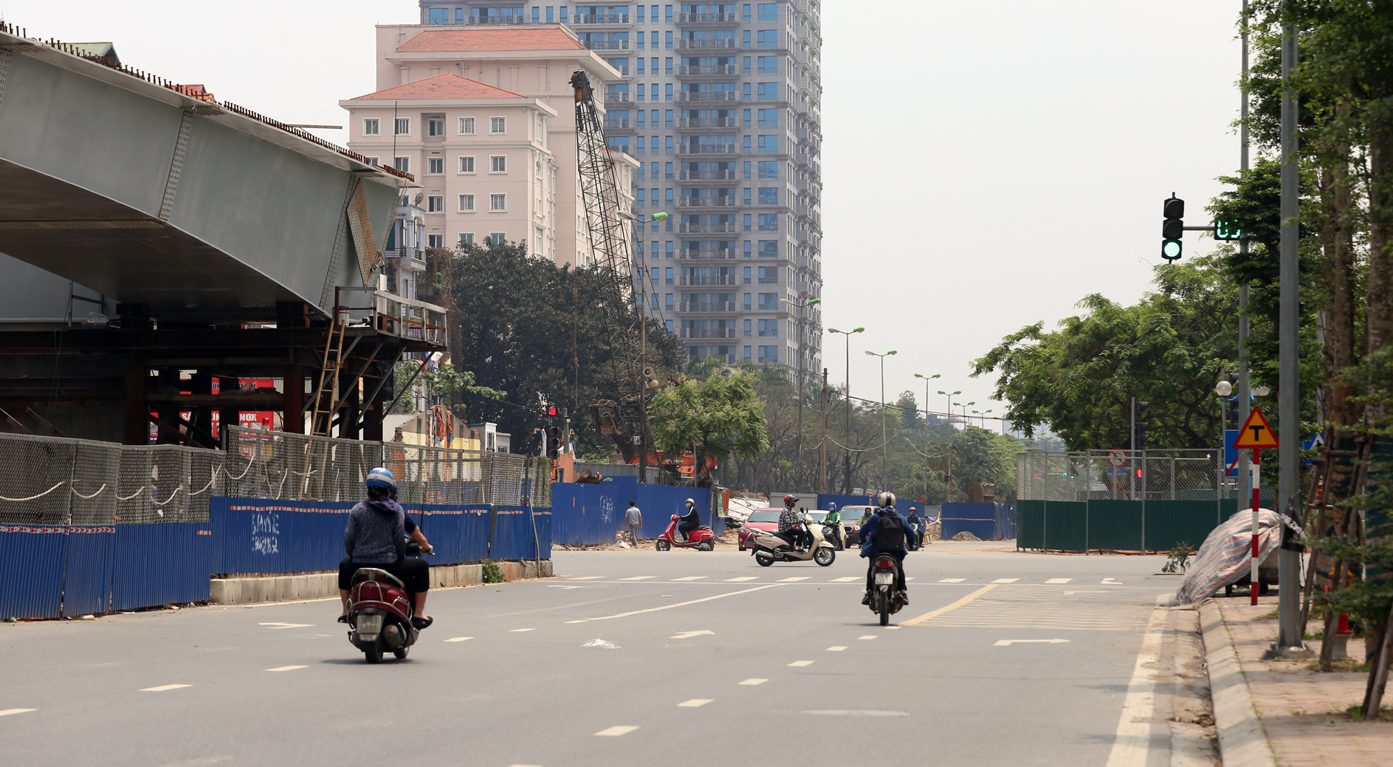 Toàn cảnh dự án cầu vượt hơn 500 tỉ đồng 'cứu' nút giao Nguyễn Văn Huyên - Hoàng Quốc Việt - Ảnh 8. Toàn cảnh dự án cầu vượt hơn 500 tỉ đồng 'cứu' nút giao Nguyễn Văn Huyên - Hoàng Quốc Việt - Ảnh 8.