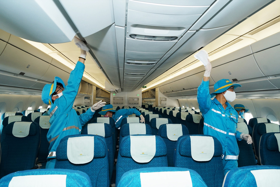 Đề xuất tăng chuyến bay nội địa phục vụ lễ 30/4, tiến tới bỏ giãn cách ghế ngồi trên máy bay - Ảnh 2.
