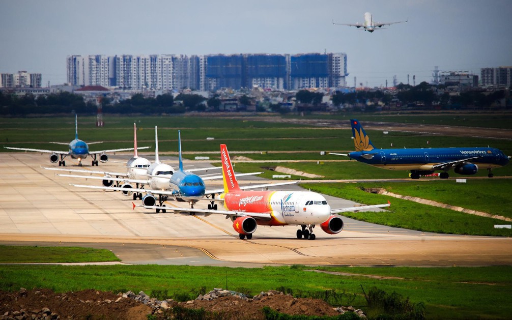 Đề xuất tăng chuyến bay nội địa phục vụ lễ 30/4, tiến tới bỏ giãn cách ghế ngồi trên máy bay - Ảnh 1.
