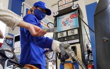 Giá xăng tiếp tục giảm chiều nay, chỉ còn hơn 10.000 đồng/lít