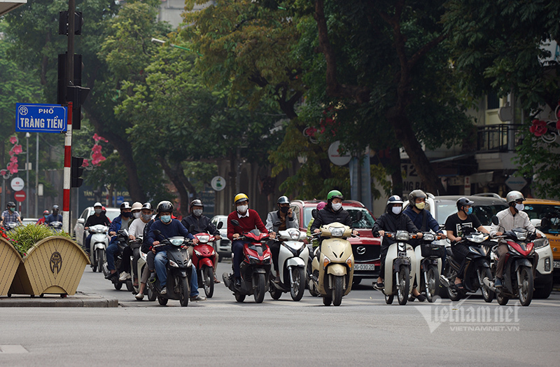 Hà Nội cho phép hiệu cắt tóc hoạt động, siêu thị 9h mới mở cửa - Ảnh 1.