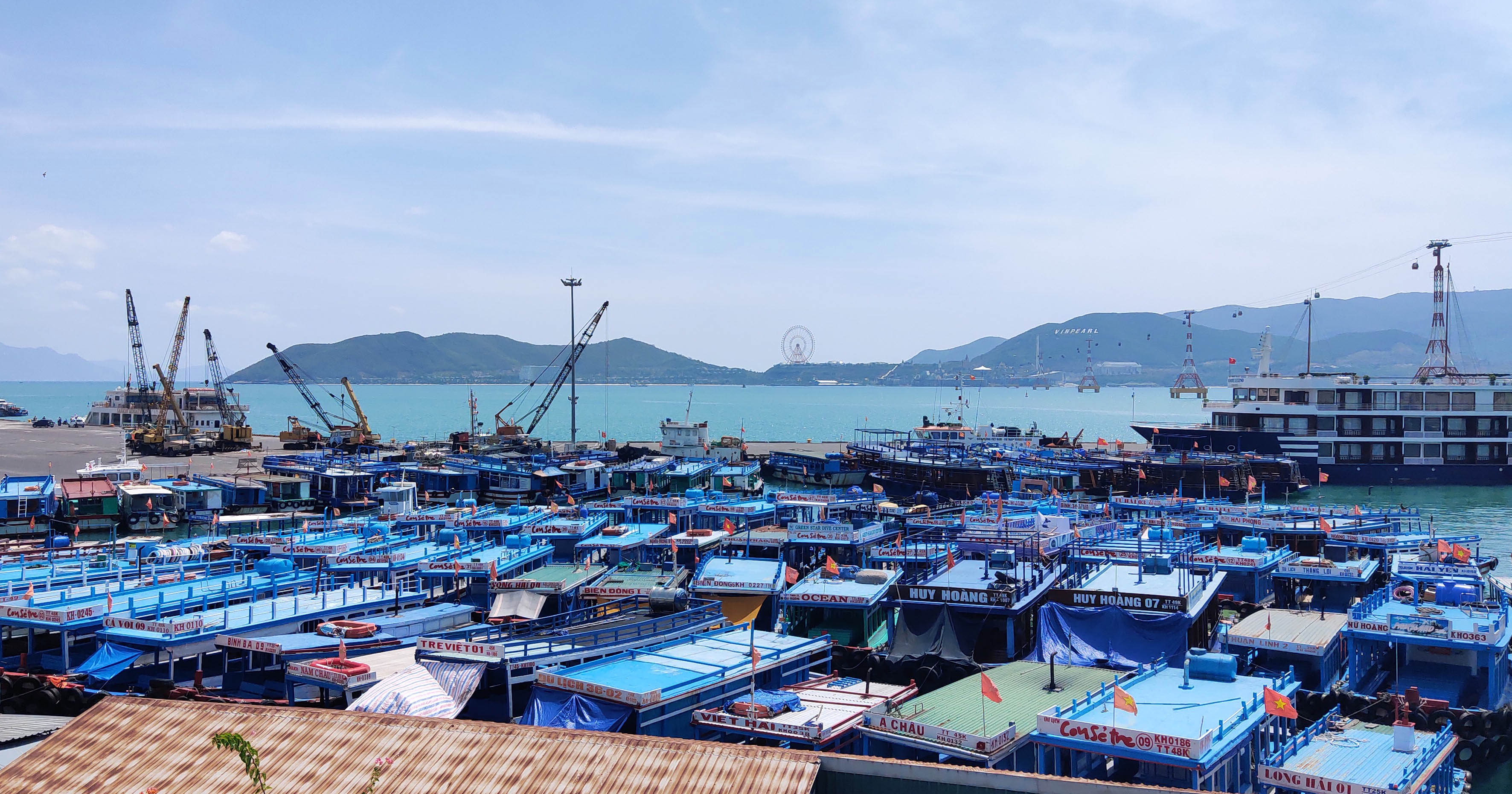 Nha Trang khách sạn, khu du lịch, hàng quán vắng vẻ trước lễ 30/4 - Ảnh 8. Nha Trang khách sạn, khu du lịch, hàng quán vắng vẻ trước lễ 30/4 - Ảnh 8.