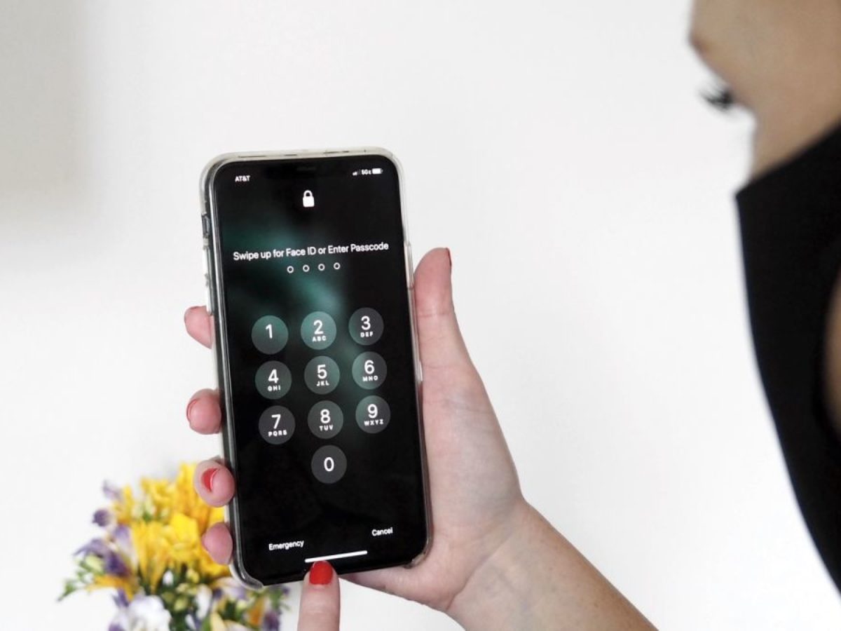 Apple thử nghiệm mở khóa iPhone thuận tiện hơn trong mùa dịch virus corona - Ảnh 1. Apple thử nghiệm mở khóa iPhone thuận tiện hơn trong mùa dịch virus corona - Ảnh 1.