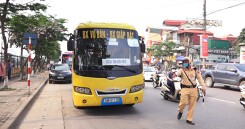 Hà Nội: Nhiều xe khách không thực hiện giãn cách bị CSGT xử lí